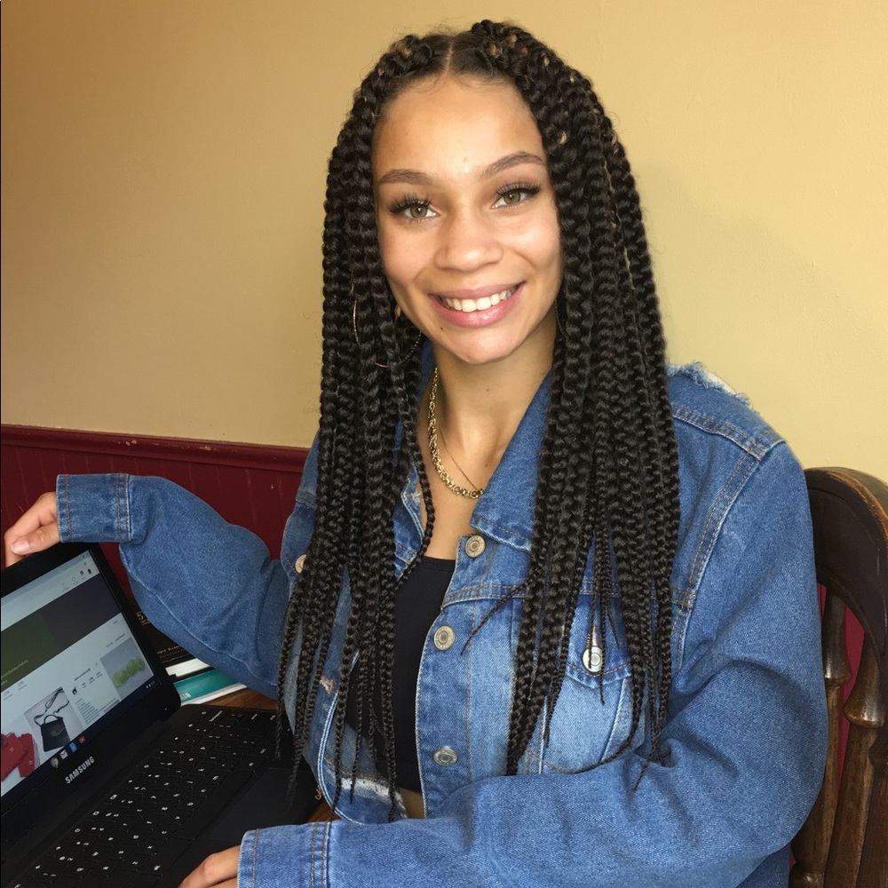 MEET YOUR POSH AMBASSADOR ☺️